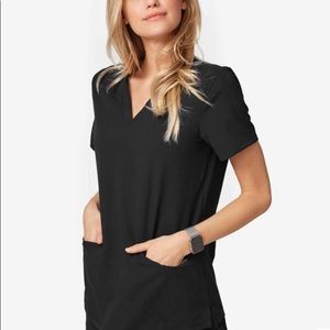Figs Casma 3 pocket scrub top